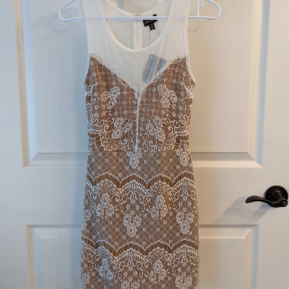 Lacy White Dress - Picture 2 of 8